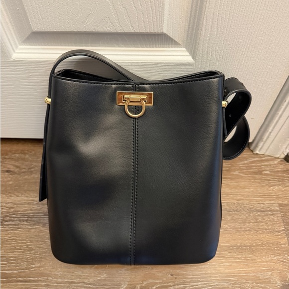 Hundred Japan Handbags - HUNDRED Japan Black Leather Bucket Shoulder Bag Gold Hardware Gancini Lock